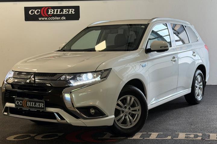 Hvid Mitsubishi Outlander fra 2021