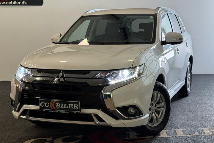 Hvid Mitsubishi Outlander fra 2021