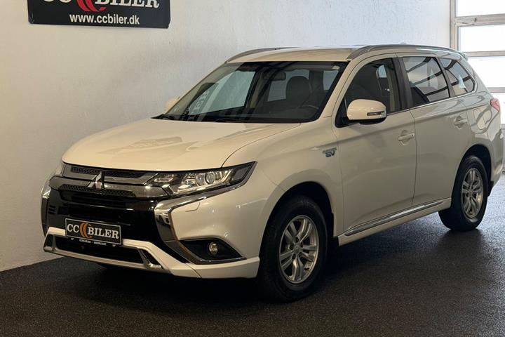 Hvid Mitsubishi Outlander fra 2021