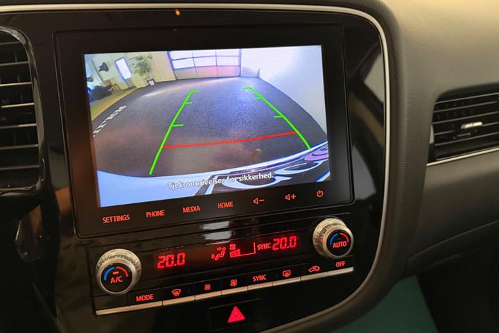 Hvid Mitsubishi Outlander fra 2021