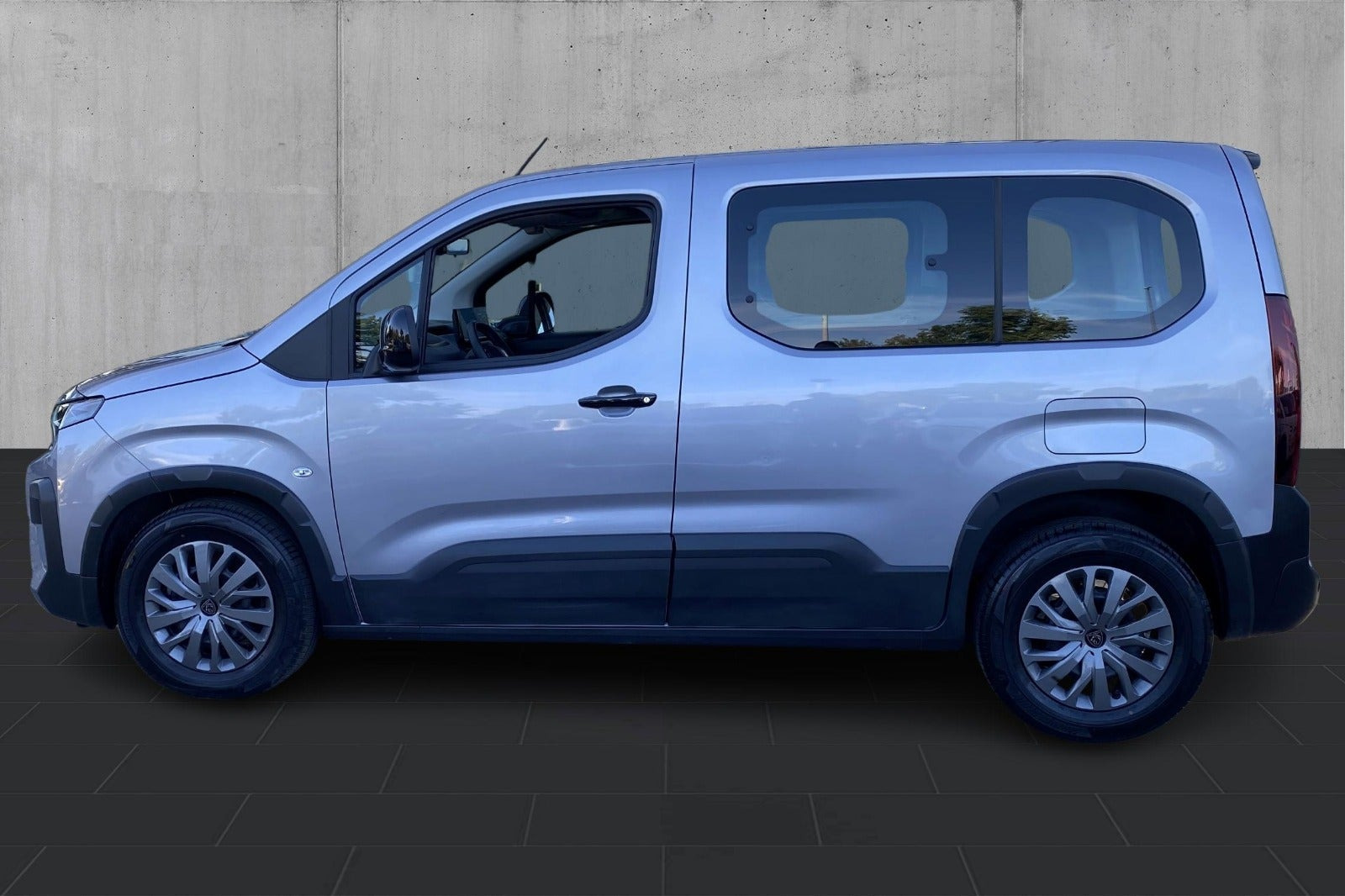 Sølv Peugeot e-Rifter fra 2024