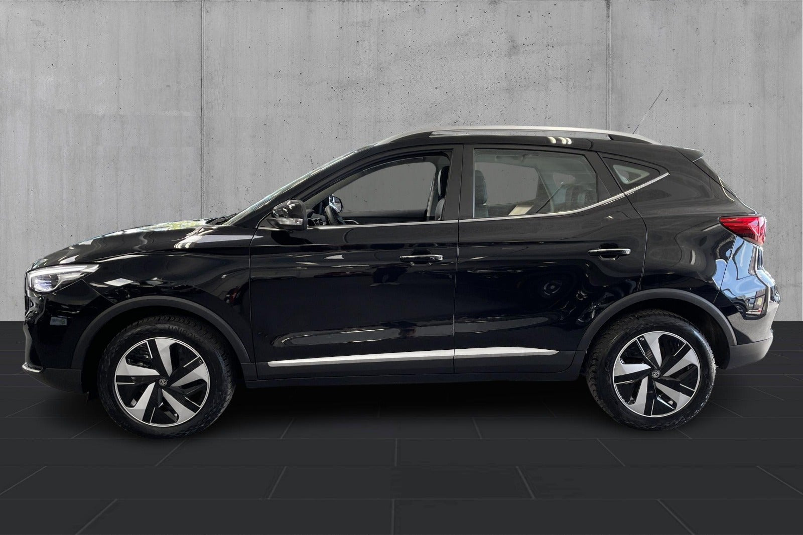 Sort MG ZS fra 2024