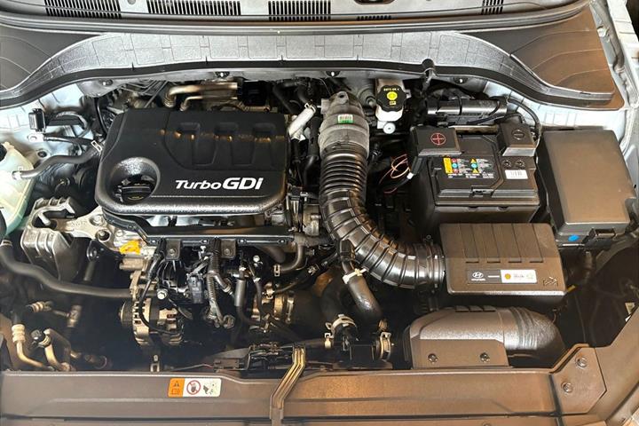 Grå Hyundai Kona fra 2020