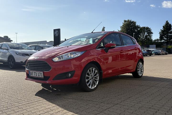 Rød Ford Fiesta fra 2013