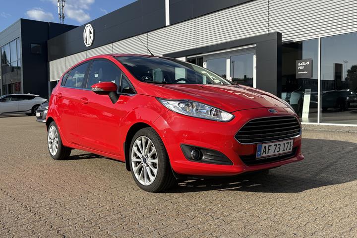 Rød Ford Fiesta fra 2013