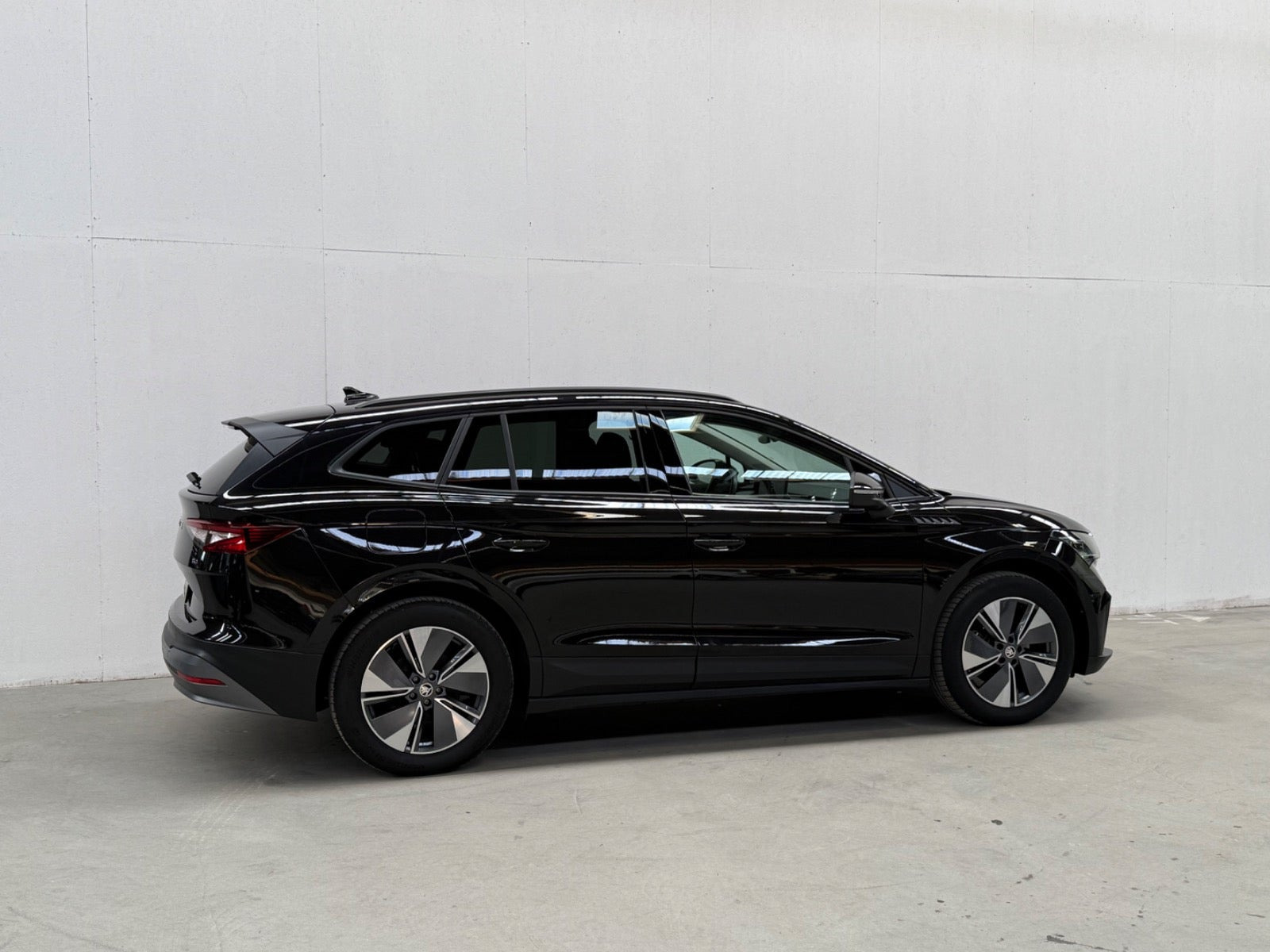 Sort Skoda Enyaq fra 2024