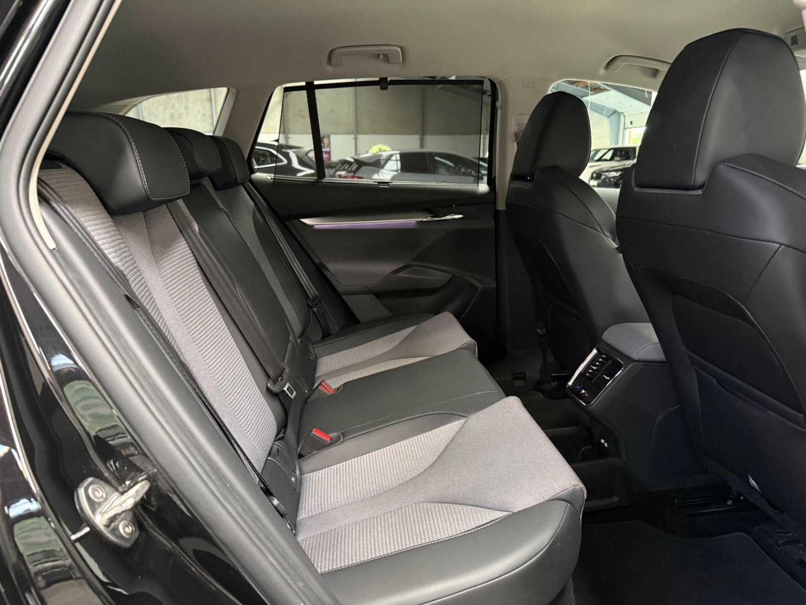 Sort Skoda Enyaq fra 2024