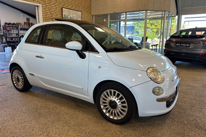 Blå Fiat 500 fra 2008
