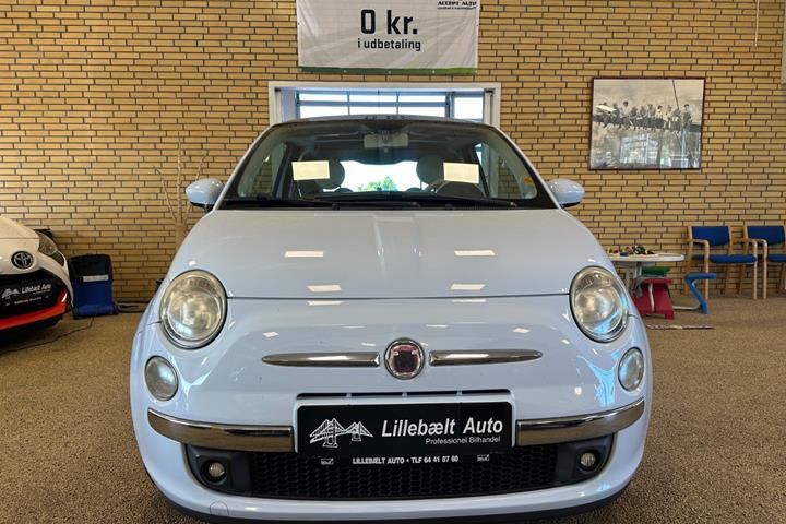 Blå Fiat 500 fra 2008