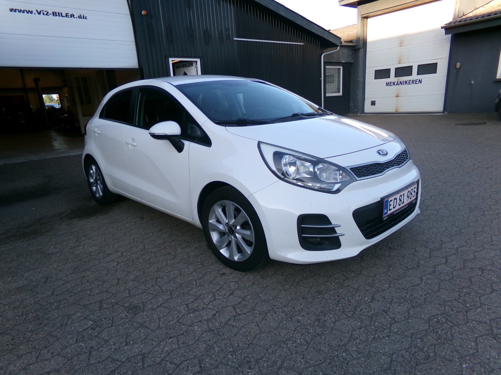 Hvid Kia Rio fra 2016