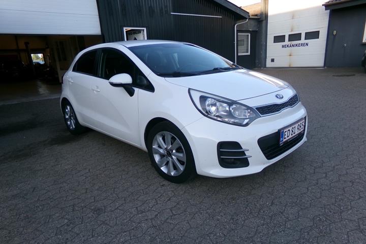 Hvid Kia Rio fra 2016
