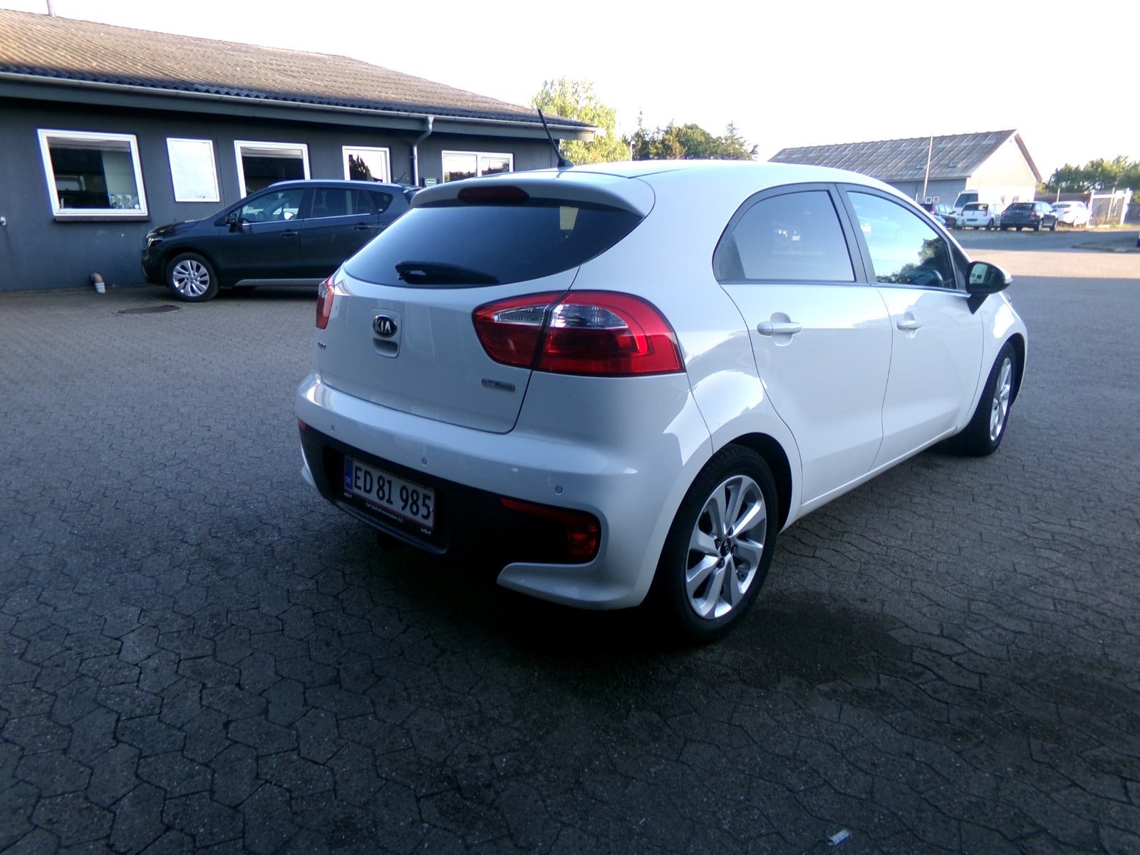 Hvid Kia Rio fra 2016