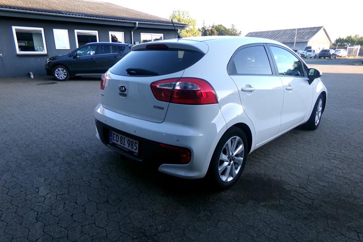 Hvid Kia Rio fra 2016