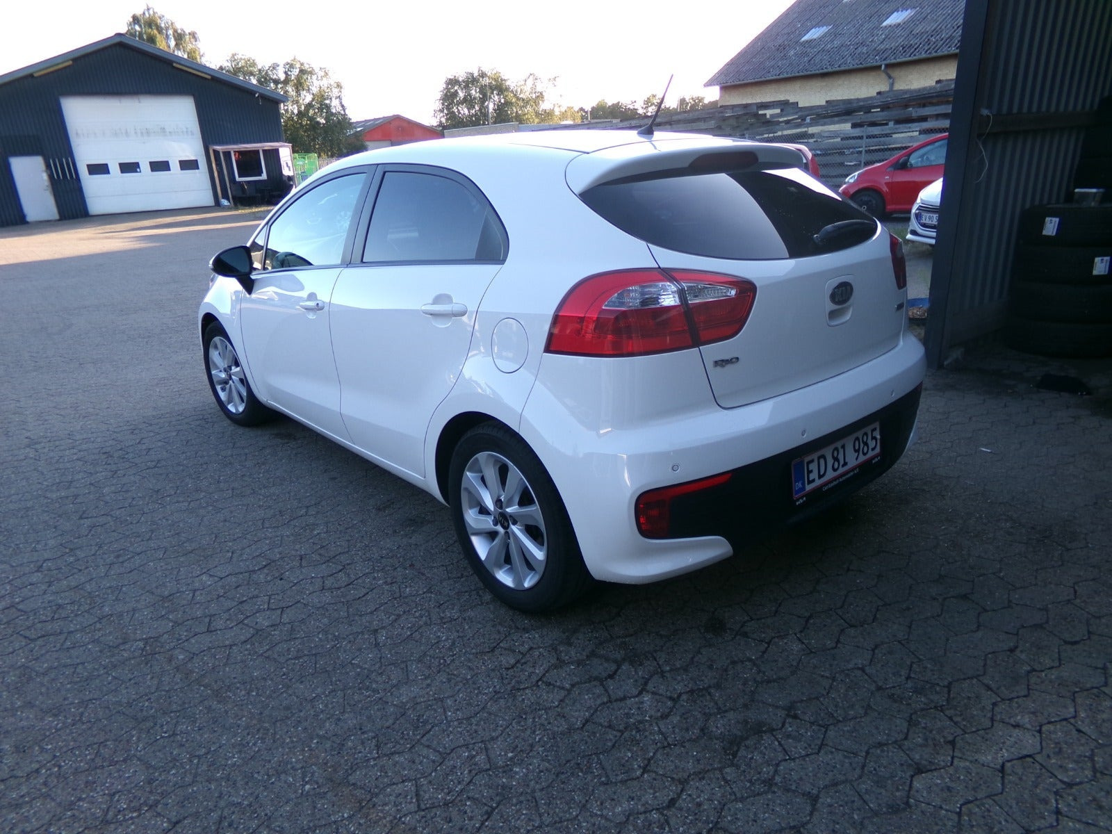 Hvid Kia Rio fra 2016