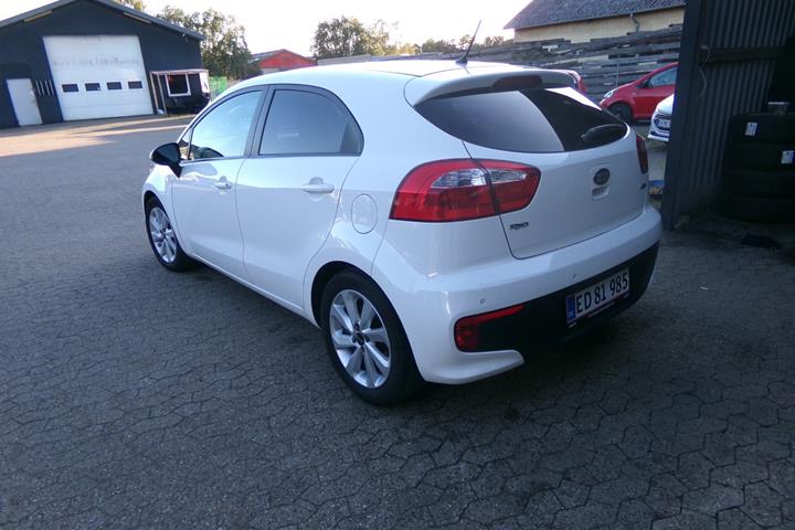 Hvid Kia Rio fra 2016
