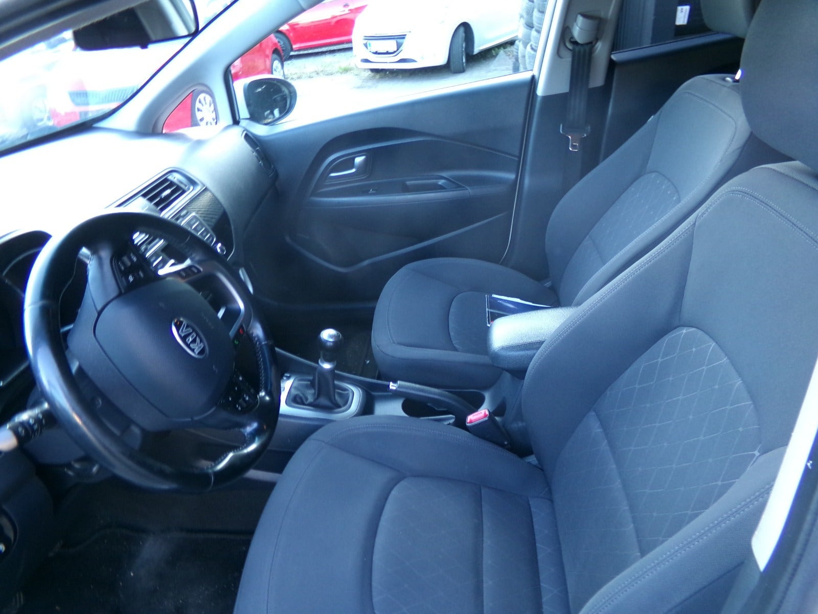 Hvid Kia Rio fra 2016