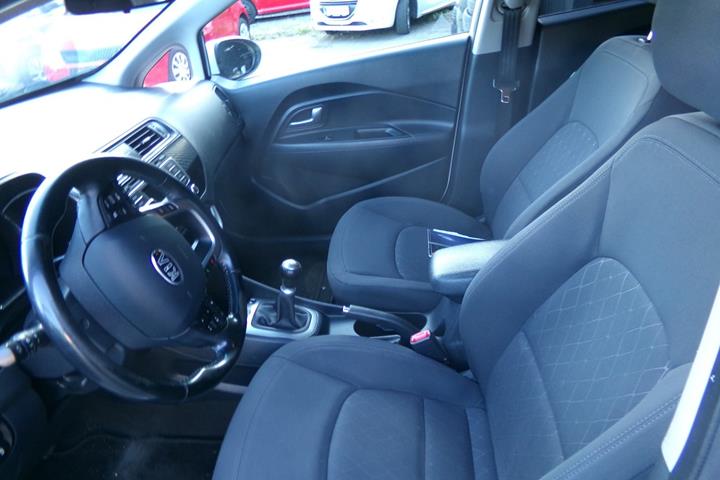 Hvid Kia Rio fra 2016