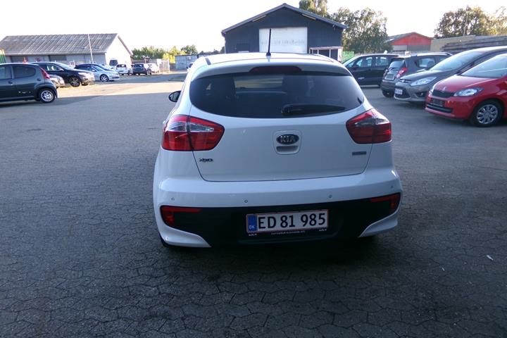 Hvid Kia Rio fra 2016