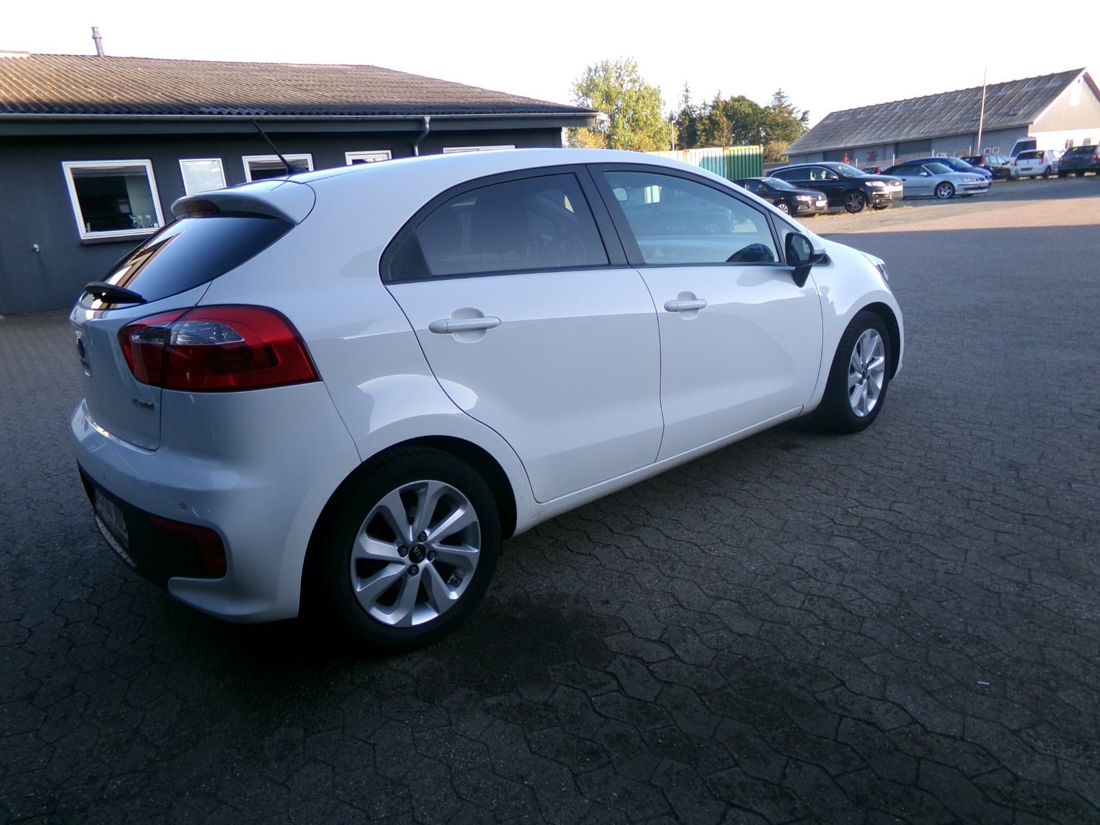 Hvid Kia Rio fra 2016