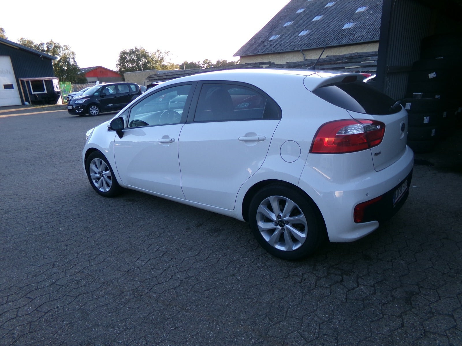 Hvid Kia Rio fra 2016