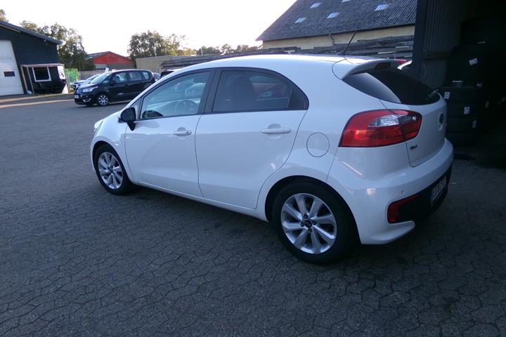 Hvid Kia Rio fra 2016