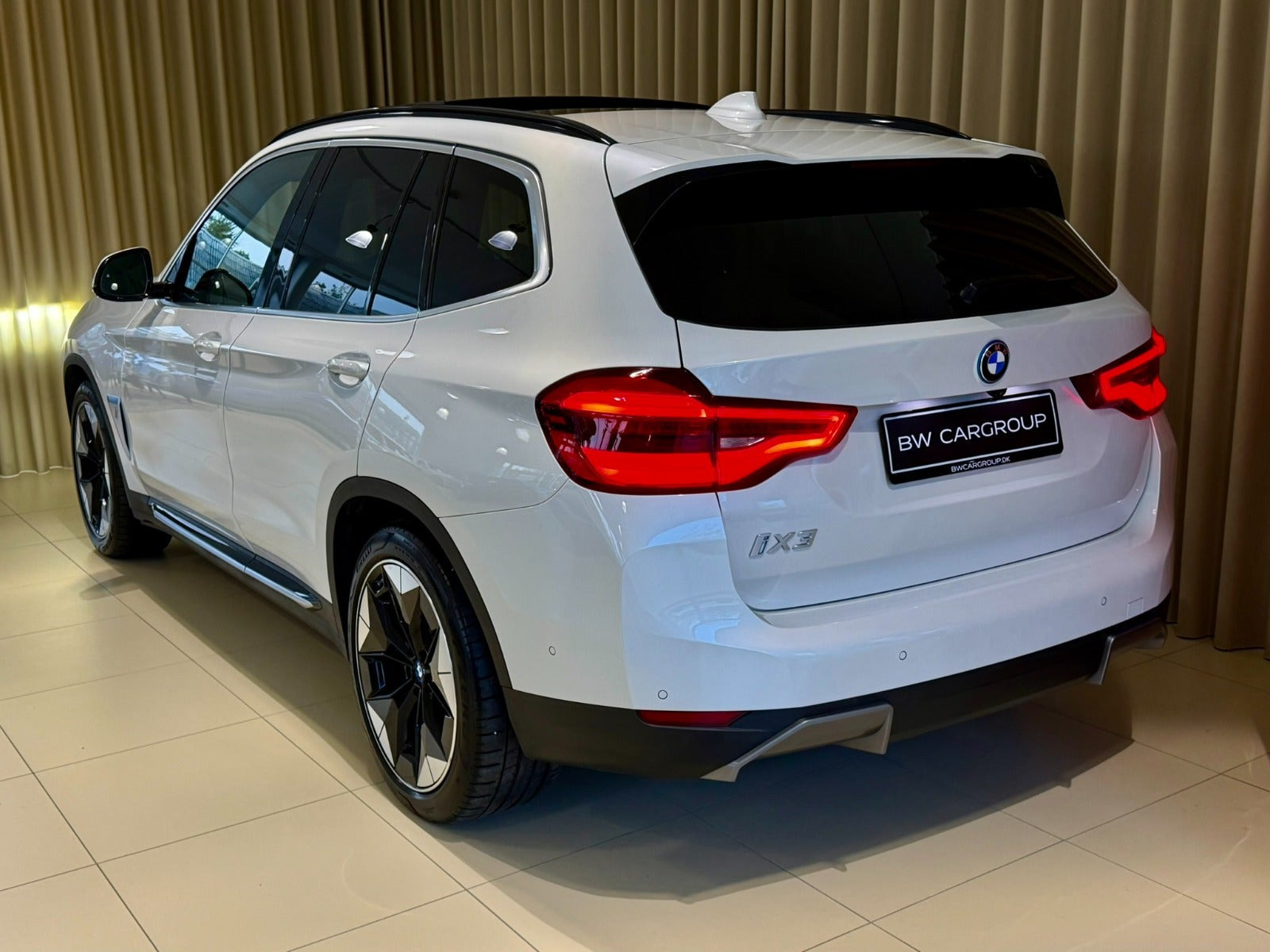 Hvid BMW iX3 fra 2022