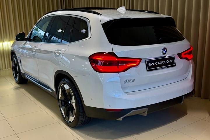 Hvid BMW iX3 fra 2022