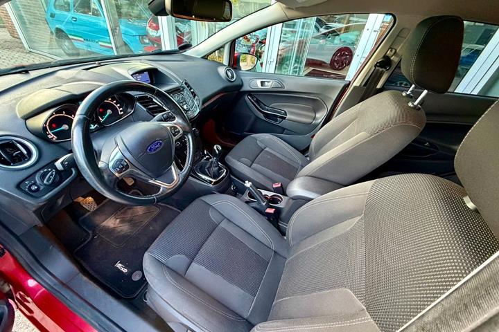 Rød Ford Fiesta fra 2017