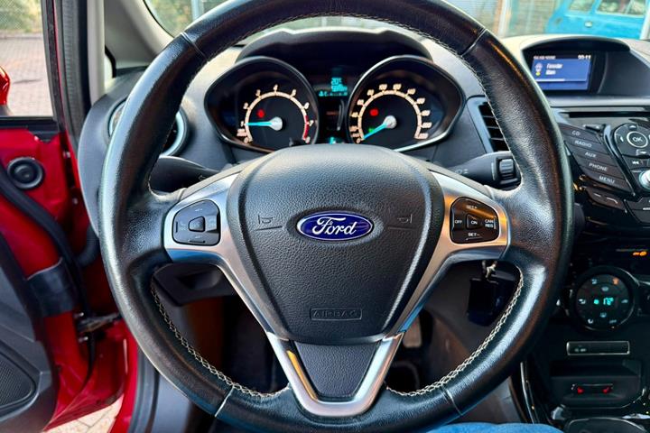 Rød Ford Fiesta fra 2017