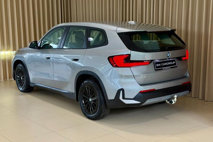 Sølv BMW iX1 fra 2024