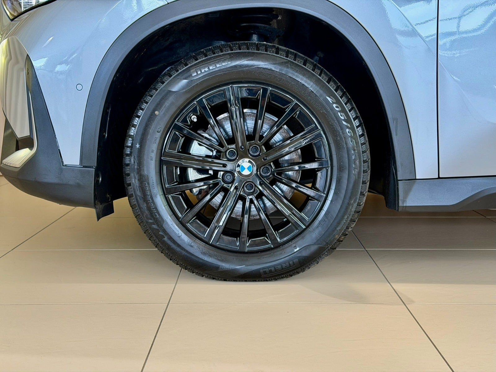 Sølv BMW iX1 fra 2024