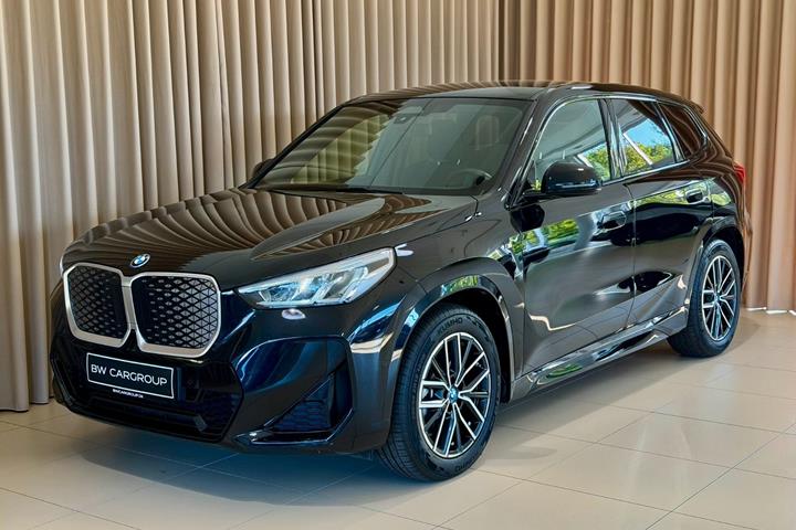 Sort BMW iX1 fra 2024