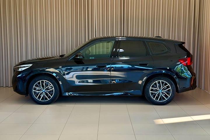 Sort BMW iX1 fra 2024
