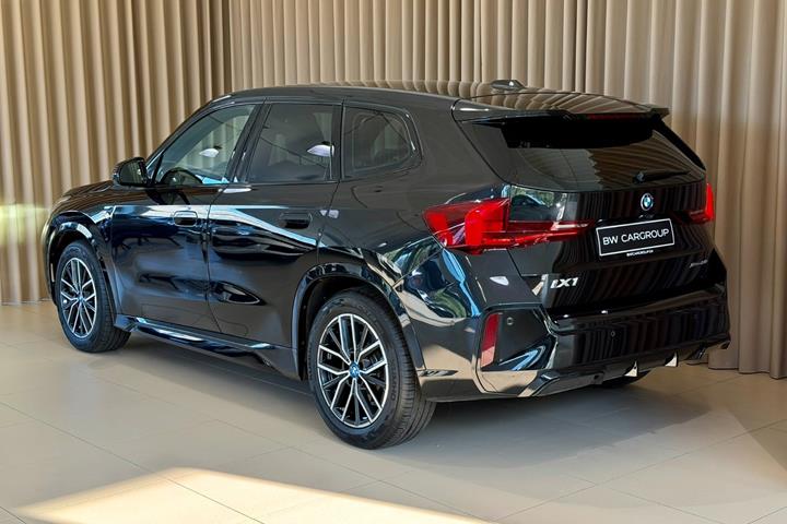 Sort BMW iX1 fra 2024