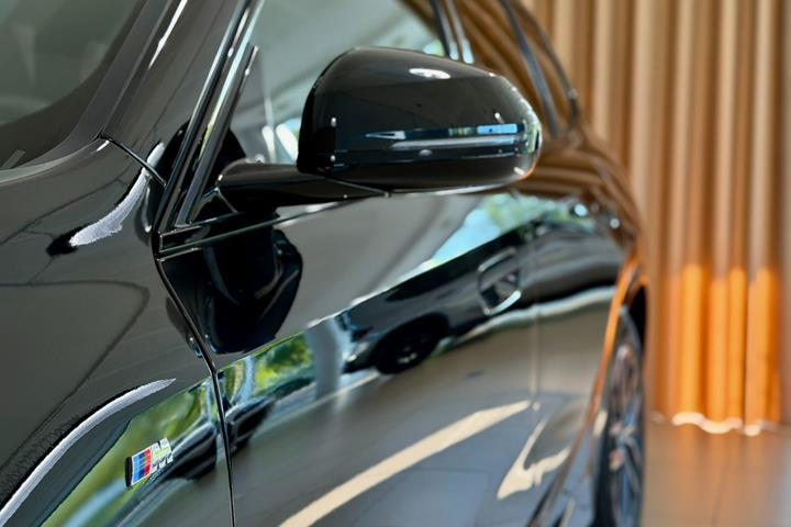 Sort BMW iX1 fra 2024