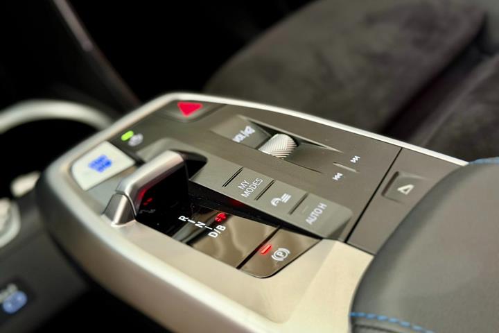 Sort BMW iX1 fra 2024