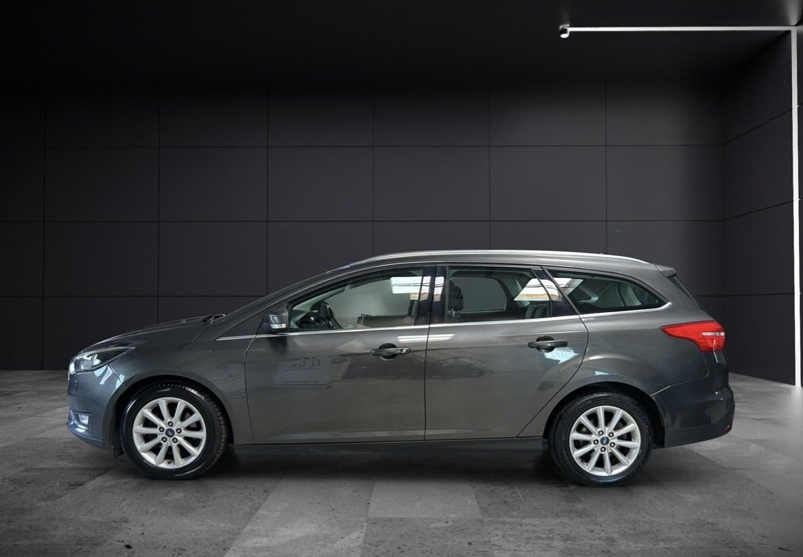 Grå Ford Focus fra 2017