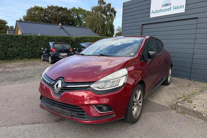 Rød Renault Clio IV fra 2017