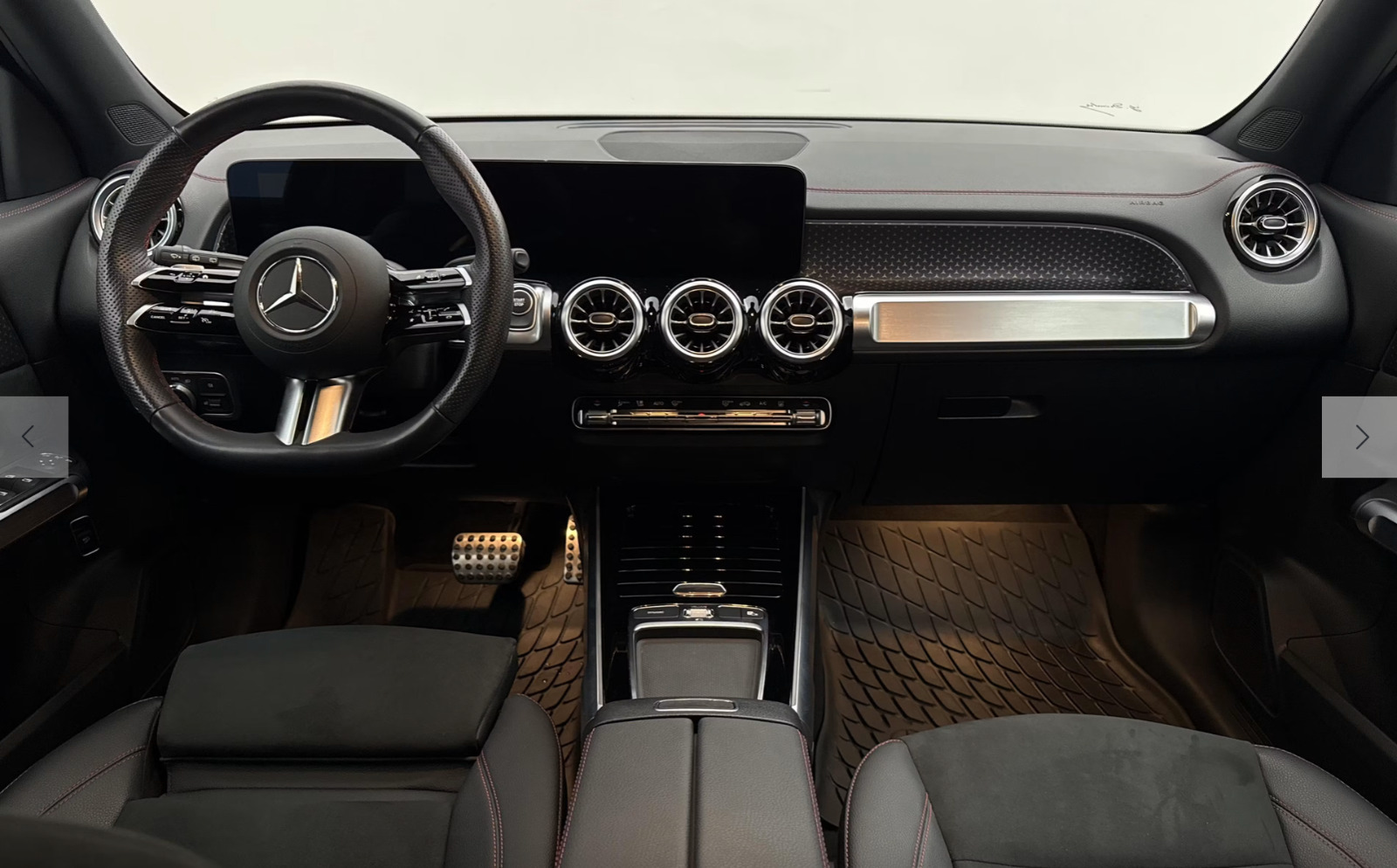 Sort Mercedes EQB250+ fra 2025
