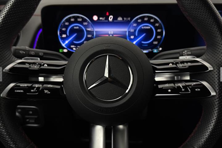 Sort Mercedes EQB250+ fra 2025
