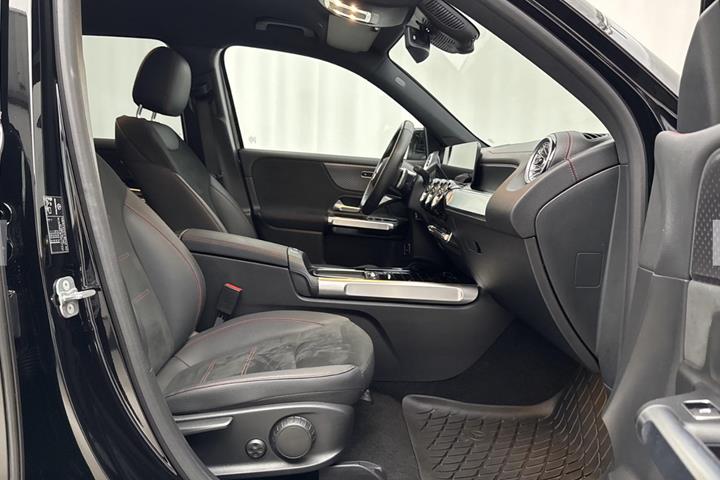 Sort Mercedes EQB250+ fra 2025