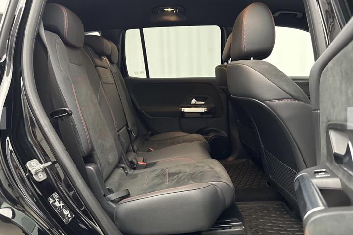 Sort Mercedes EQB250+ fra 2025