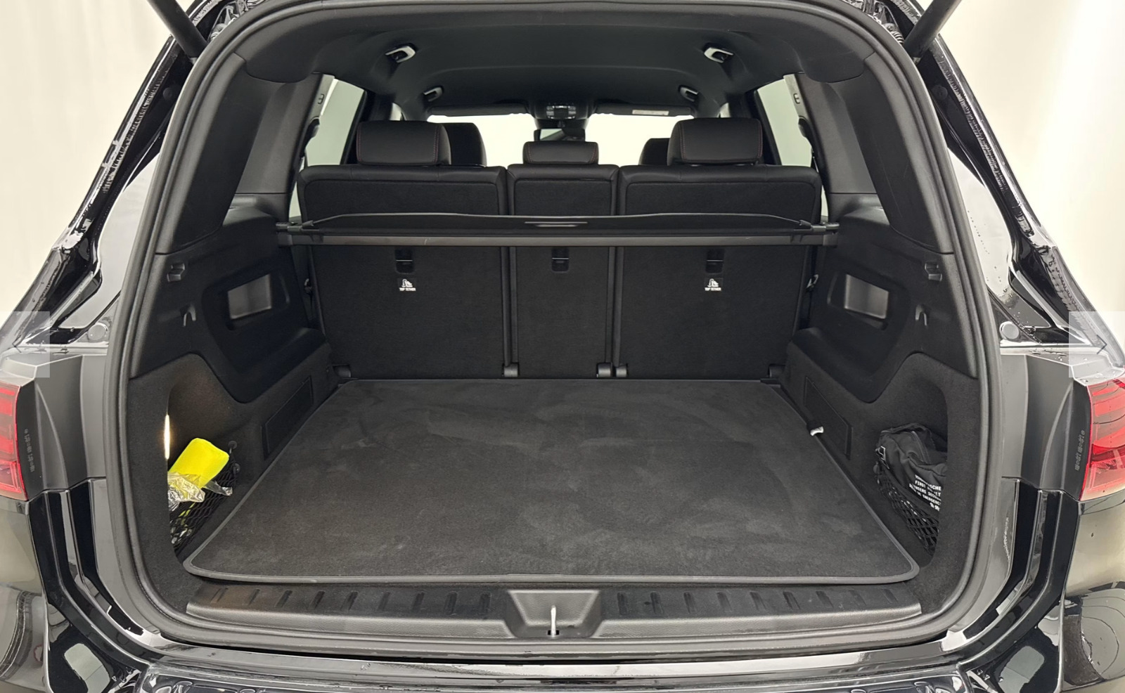 Sort Mercedes EQB250+ fra 2025
