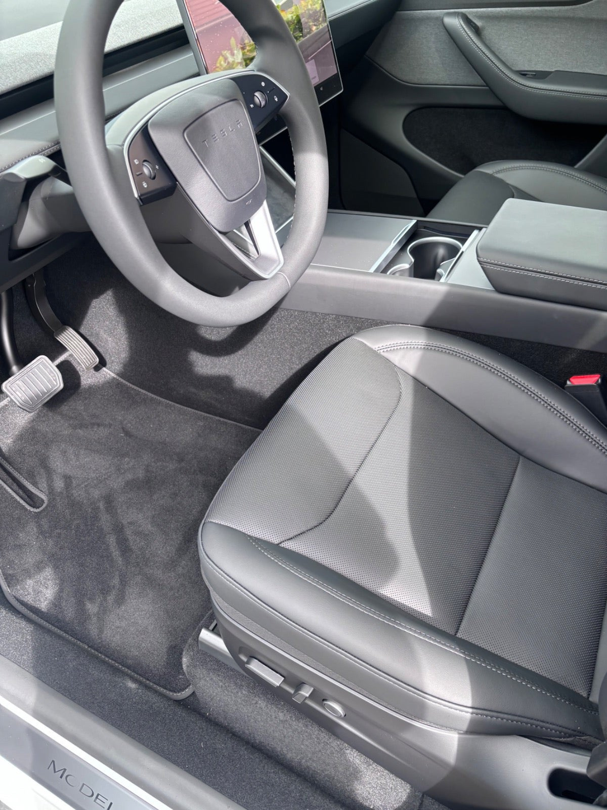 Hvid Tesla Model Y fra 2026