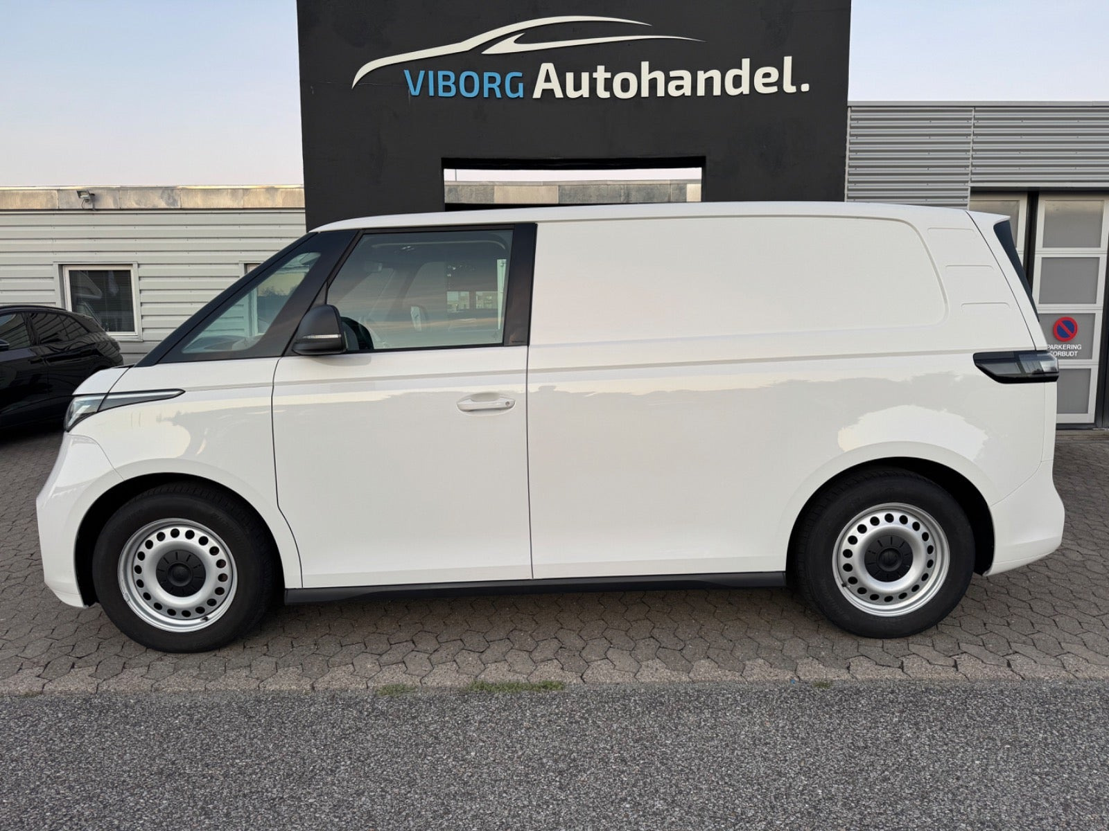 Hvid VW ID.Buzz fra 2023