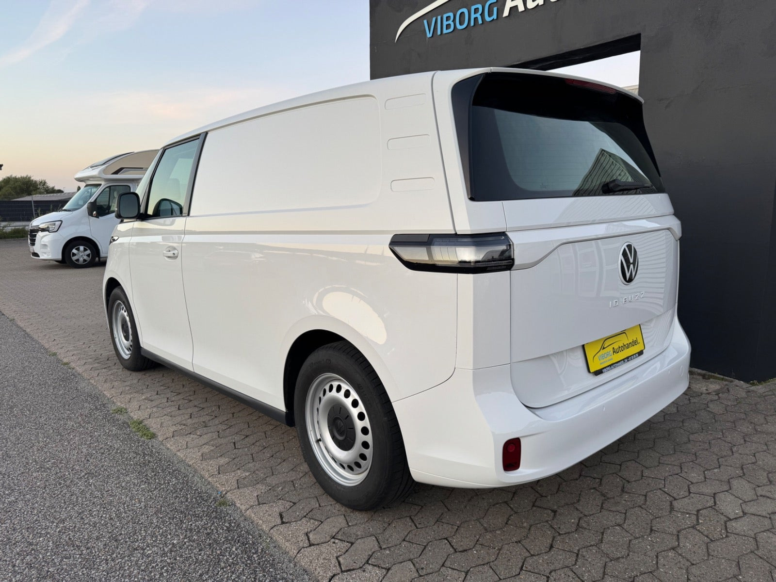 Hvid VW ID.Buzz fra 2023