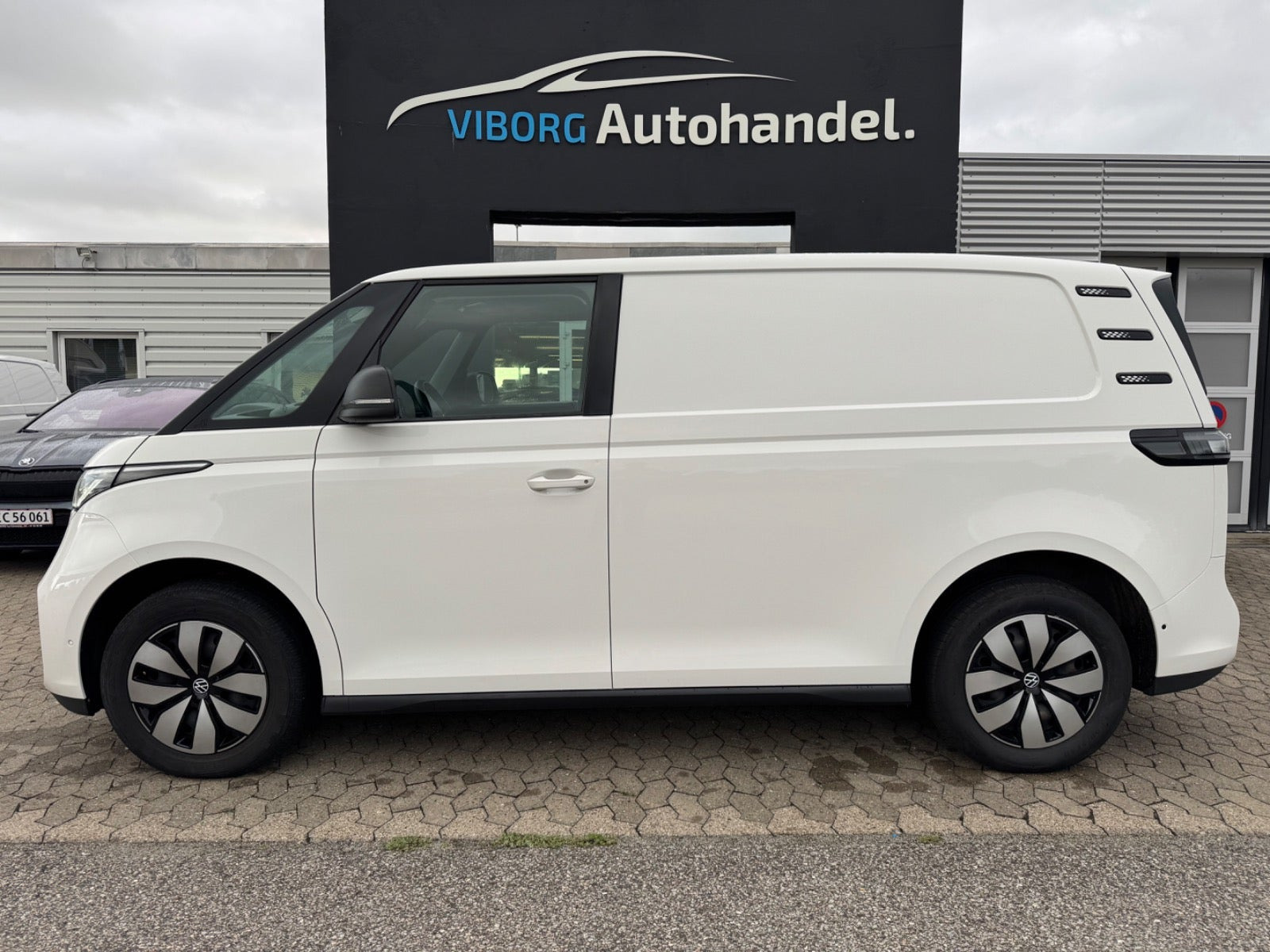 Hvid VW ID.Buzz fra 2024