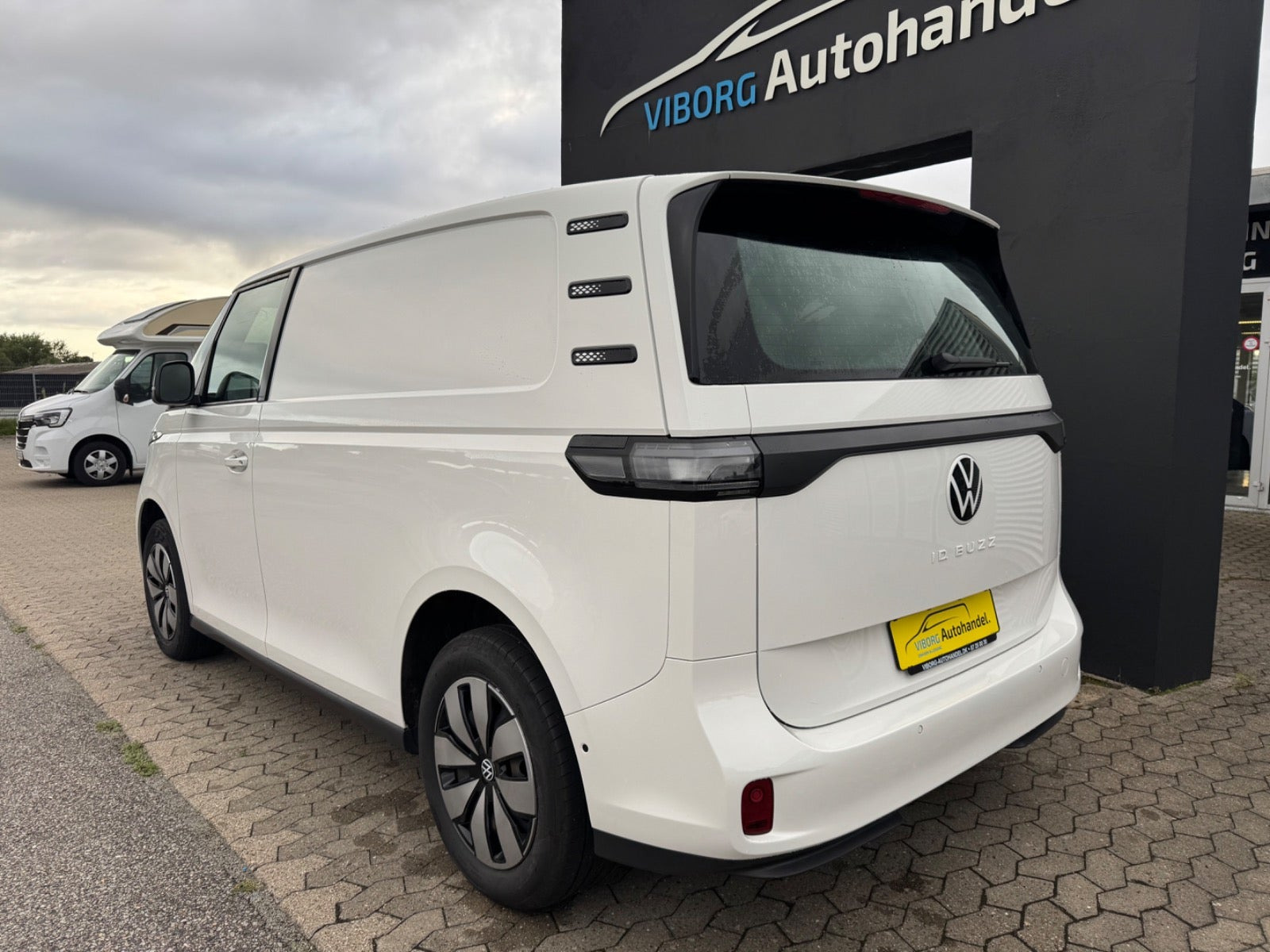 Hvid VW ID.Buzz fra 2024