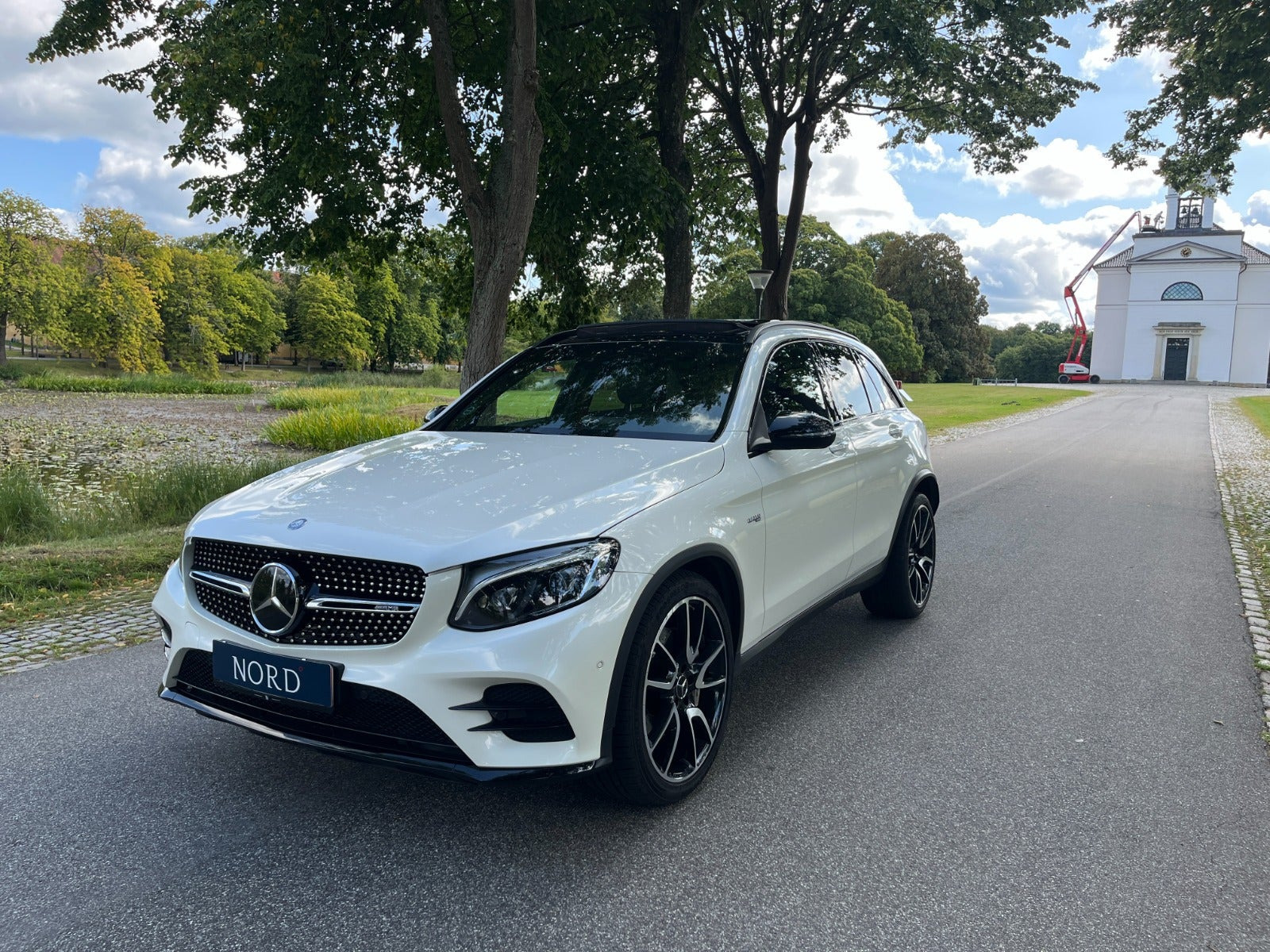 Hvid Mercedes GLC43 fra 2016
