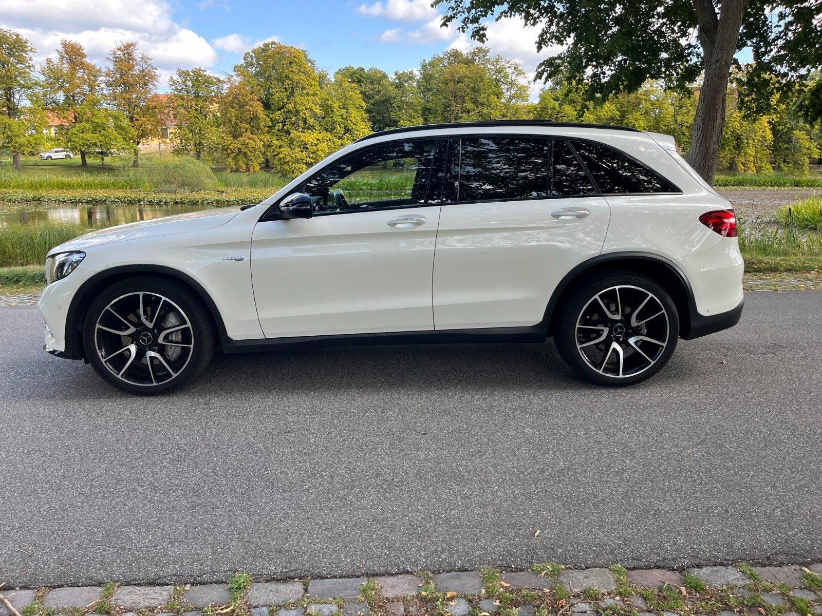 Hvid Mercedes GLC43 fra 2016